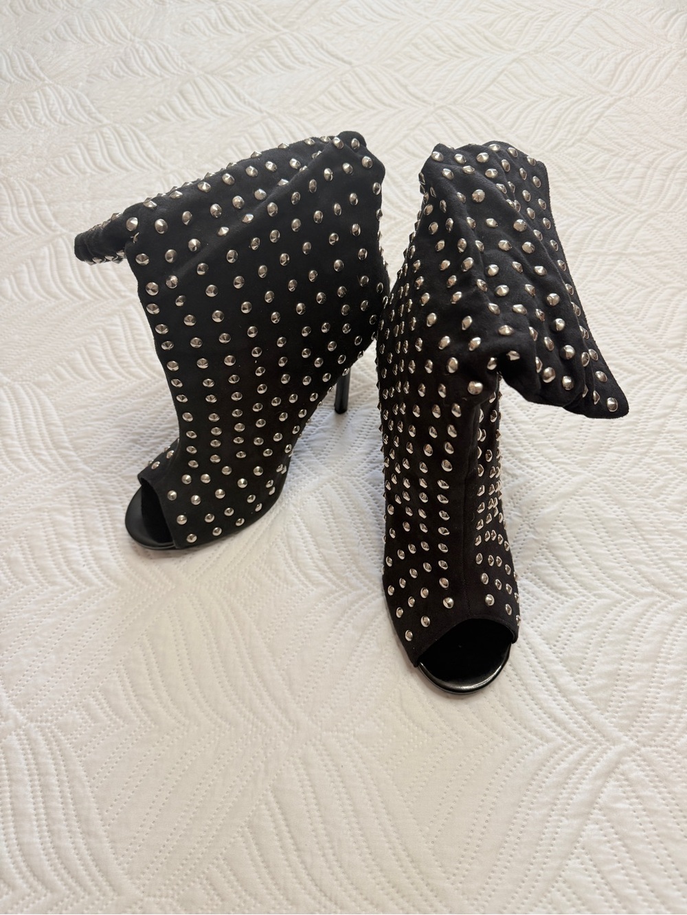Wild Diva Women’s Black Studded Peep-Toe Ankle Booties. Size 11